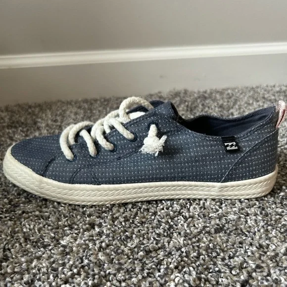 5/$25 Billabong women’s slip on memory foam insole fashion sneaker size 7 - Picture 5 of 8